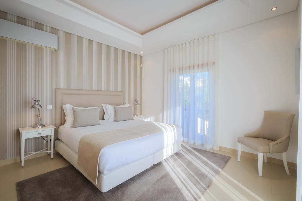 The Crest Hotel Almancil Room photo